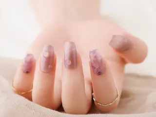 ネイル VINGT NAIL みなとみらい馬車道所属・千葉 朱莉のネイルデザイン