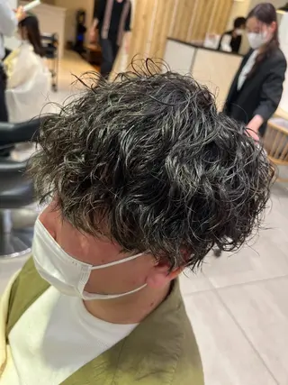 ショート メンズパーマ 岩成健志郎のヘアスタイル