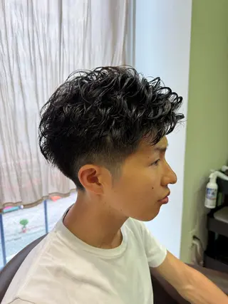 ショート パーマ メンズ 溝口 槙里也のヘアスタイル