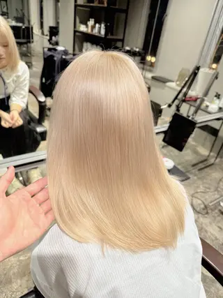 ミディアム ROIS渋谷【ロイス】所属・高橋大樹/ブリーチ/ ミルクティーベージュのヘアスタイル