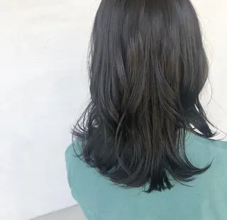 ミディアム カラー 小森 樹奈のヘアスタイル