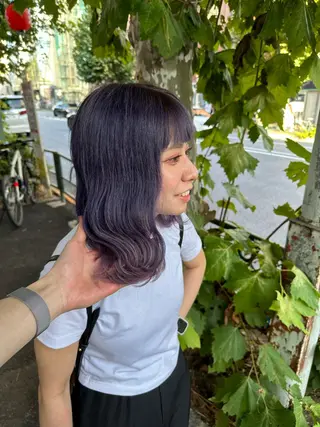 ミディアム カラー ヘアアレンジ 艶カラー/ハイトーン /レイヤーカットのヘアスタイル