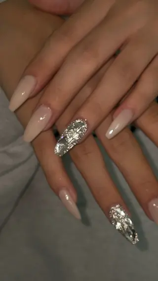 ネイル vie beauty salon所属・vie erikaのネイルデザイン