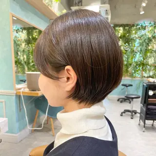 ショート カラー 小泉 葵のヘアスタイル