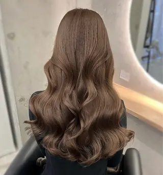 カラー よしもと ひなのヘアスタイル