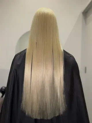 ロング カラー SALOWIN所属・ブリーチ🔑 ボブ✨レイヤーのヘアスタイル