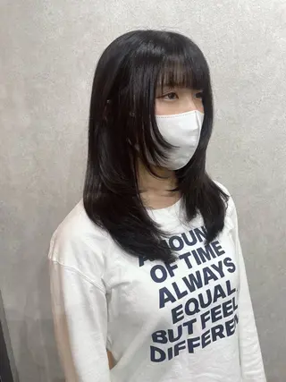 セミロング カラー AIRI layer cut hairのヘアスタイル