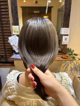 ミディアム カラー 道添 怜奈のヘアスタイル