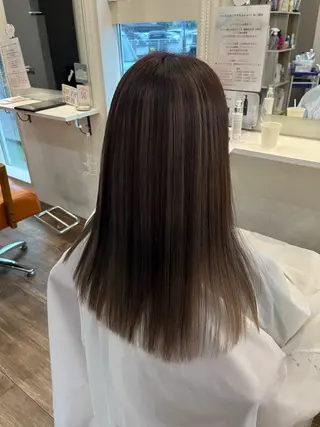 ロング カラー 廣川 真梨乃のヘアスタイル