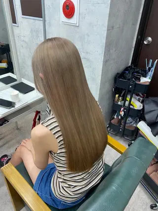 ロング limitみづき🌙 ブリーチカラーのヘアスタイル