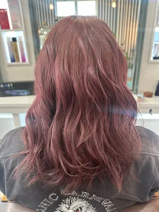 ミディアム sonrie所属・オオバ リビアのヘアスタイル