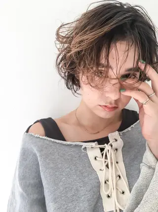 パーマ nuu所属・💜ショート💜 ウルフ、ボブ二色亜美のヘアスタイル