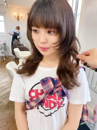 ミディアム カラー レイヤーウルフ エクステ磯部のヘアスタイル