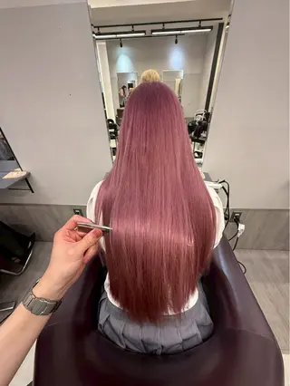 ロング カラー ダメージレスブリーチ デザイン．咲良のヘアスタイル