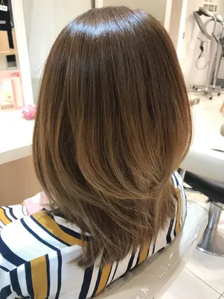 ミディアム 縮毛矯正/髪質改善 継続する美髪のヘアスタイル