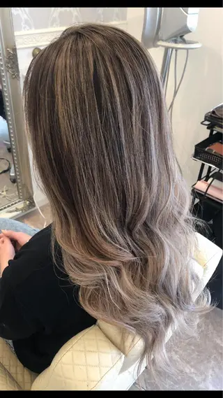 ロング カラー La.fleur ラ.フルールのヘアスタイル