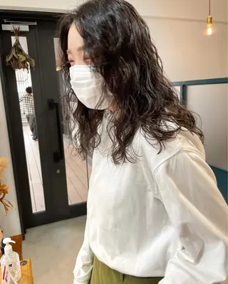 ミディアム カラー パーマ ヘアアレンジ ネイル マツエク・マツパ トレンド眉🌈✨ arisaの眉毛・アイブロウイメージ
