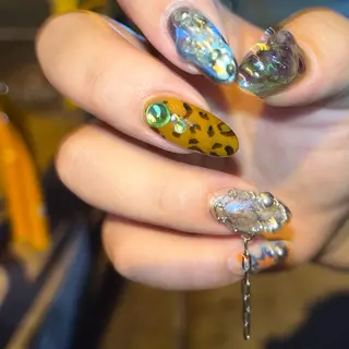 ネイル 🪐富島彩夏 /海外nail🪐のネイルデザイン