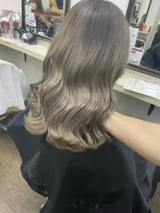 セミロング カラー ヒカ/外国人風 デザインカラーのヘアスタイル