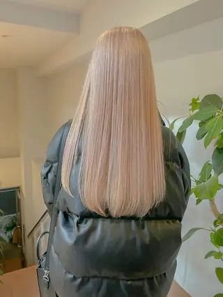 ロング カラー ⭐ハイトーンブリーチ ミルクティーピンクのヘアスタイル