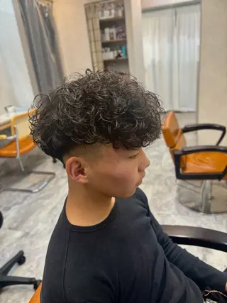 パーマ メンズ 渡 汐音のヘアスタイル