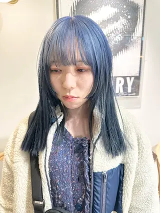 ミディアム カラー kai .のヘアスタイル