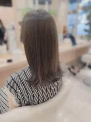 セミロング 森 瑠海のヘアスタイル
