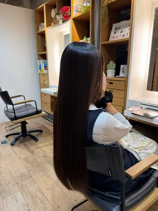 セミロング afloatkobe所属・美髪/髪質改善 川口凌弥のヘアスタイル