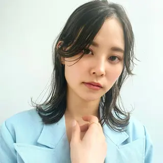 ミディアム レイヤー/ショート透 明感カラー/西田祐賀のヘアスタイル