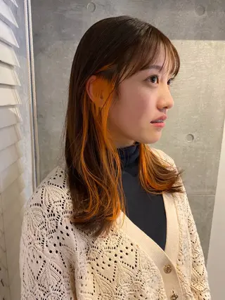 セミロング カラー 室谷 侑奈のヘアスタイル