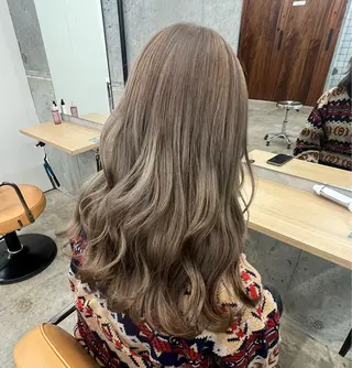 カラー ベージュ×艶🍨 mihoのヘアスタイル
