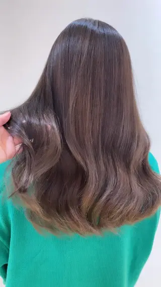 ロング 池田 早穂のヘアスタイル