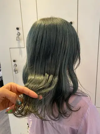 ミディアム カラー 梅田ハイトーン チダ ヒナノのヘアスタイル