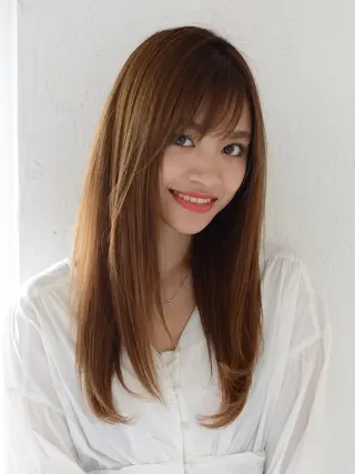 ミディアム カラー 戸村 世奈のヘアスタイル