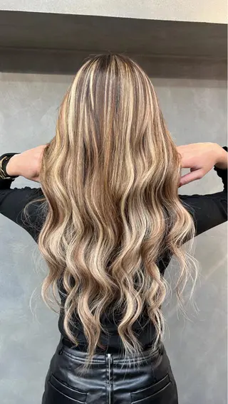 ロング rollen所属・美魔女 美容師NAOのヘアスタイル