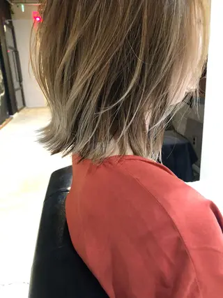 ミディアム カラー MANON by H所属・俵 知広のヘアスタイル