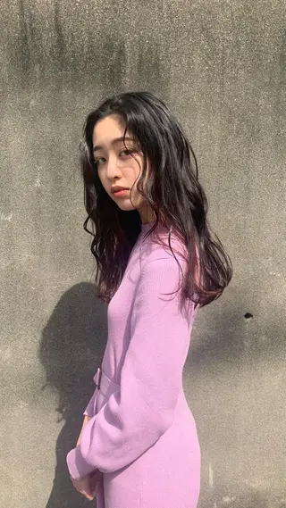 ロング 岡田 知佳のヘアスタイル