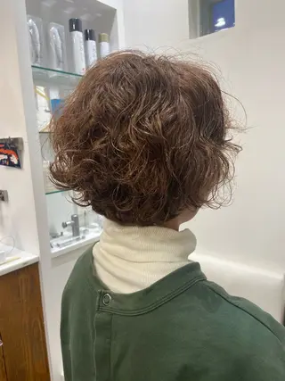 ショート パーマ atelier doux dimanche（アトリエ・ドゥー・ディマンシュ）所属・Fukamiレイヤー 透明感カラーのヘアスタイル