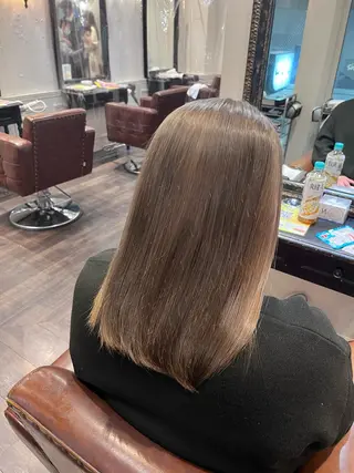 セミロング 小林 莉菜のヘアスタイル