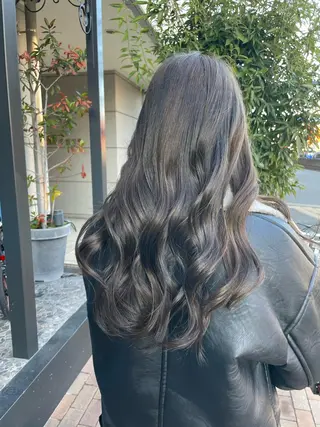 ロング 栗林 茉那のヘアスタイル