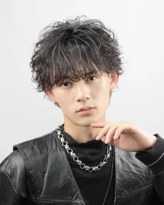 メンズ 🔥パーマで大人な色 気🔥BLUCK札幌のヘアスタイル