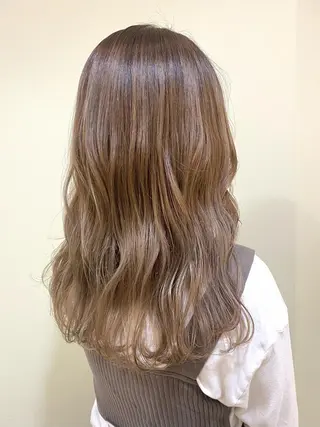 セミロング カラー ANNA /艶髪/ハイトーンのヘアスタイル