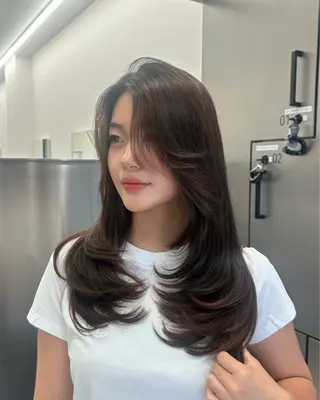 ロング 大人レイヤー/艶髪 🇺🇸TOMONAのヘアスタイル