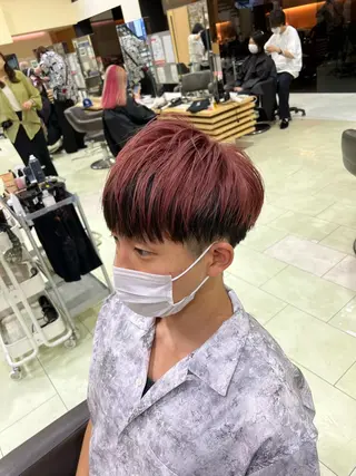 ミディアム カラー メンズ ﾎｯﾄﾍﾟｯﾊﾟｰ に移行中【かな】のヘアスタイル