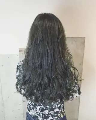 ロング カラー AnFye cinq mille所属・AnFye cinq milleのヘアスタイル