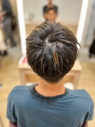 カラー メンズ 牛尾 丈のヘアスタイル