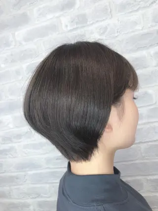 ショート カラー 関 彩花のヘアスタイル