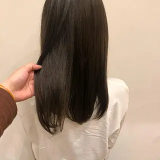 セミロング カラー 落合　眺 (オチアイ　ノゾミ)のヘアスタイル