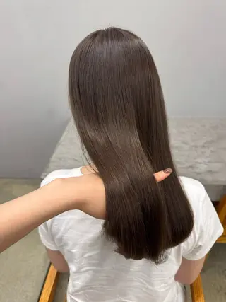 カラー maina/透明感 ベージュ/暖色カラーのヘアスタイル