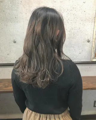 セミロング カラー 江原 彩華のヘアスタイル